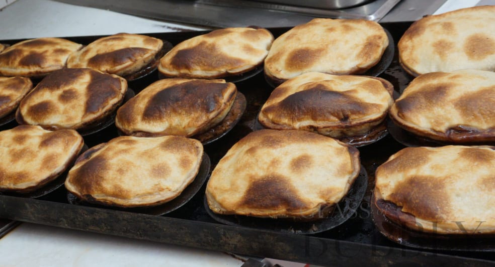 Minced beef pies