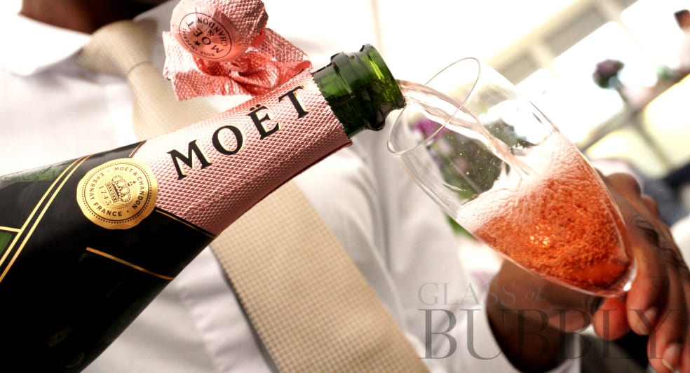 Pouring Champagne Moet et Chandon rosé